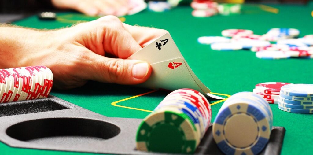 Hướng dẫn chơi Poker M88 cơ bản